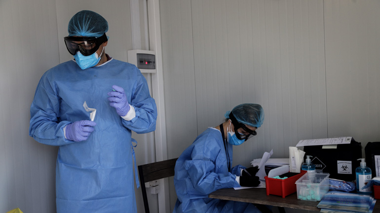 Κορωνοϊός: Σε μόνιμη βάση στο λιμάνι του Πειραιά το κλιμάκιο για τους δειγματοληπτικούς ελέγχους